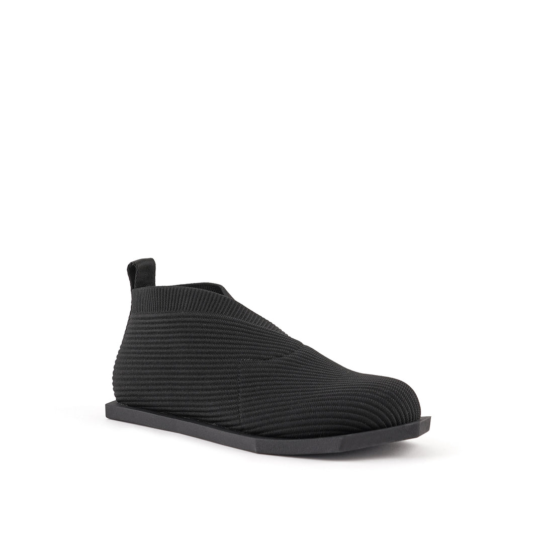 poly fold lo black knit ii 2 angle out