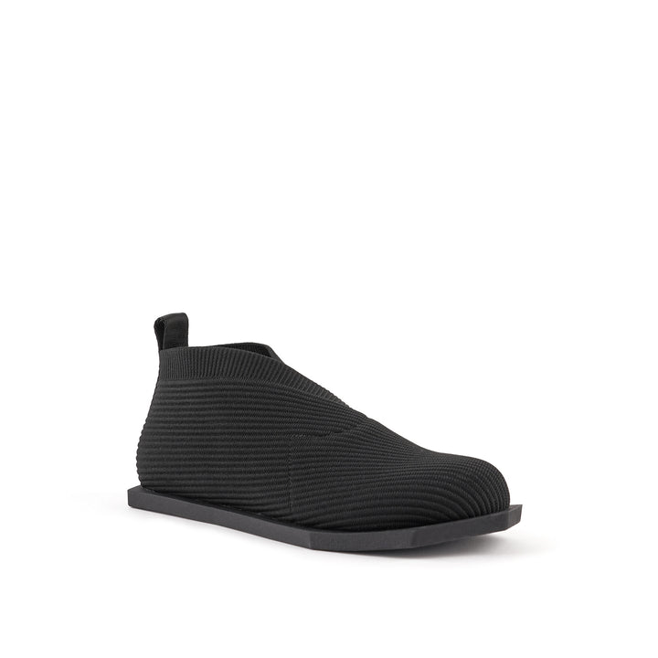 poly fold lo black knit ii 2 angle out