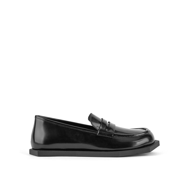 poly loafer lo unisex l black 1 outside