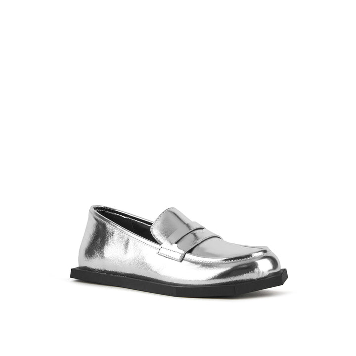 poly loafer lo unisex l silver 2 angle out