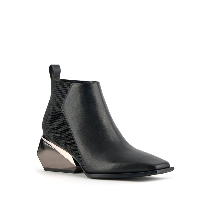 ricky mid black 2 angle out view