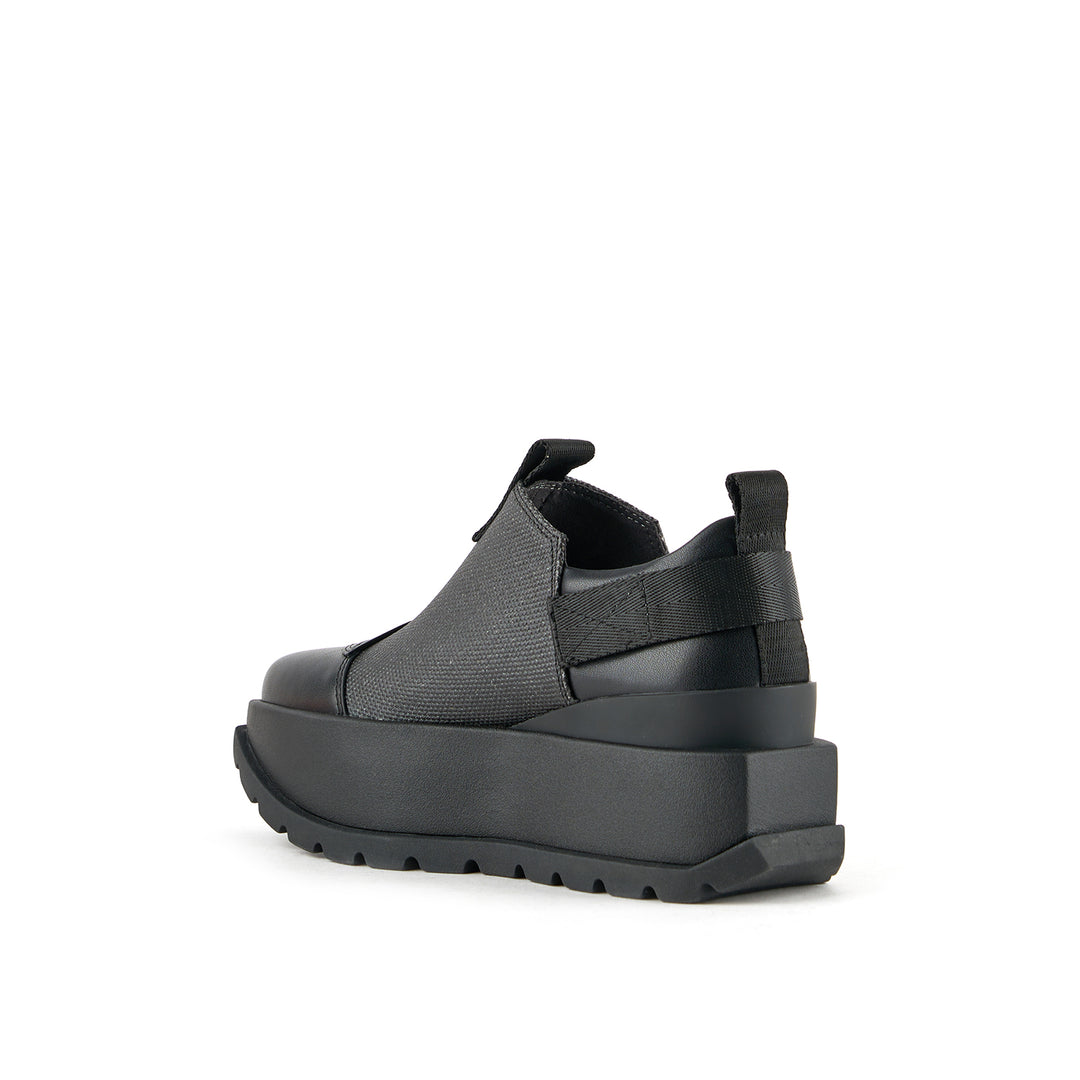 roko zar black 4 angle in view