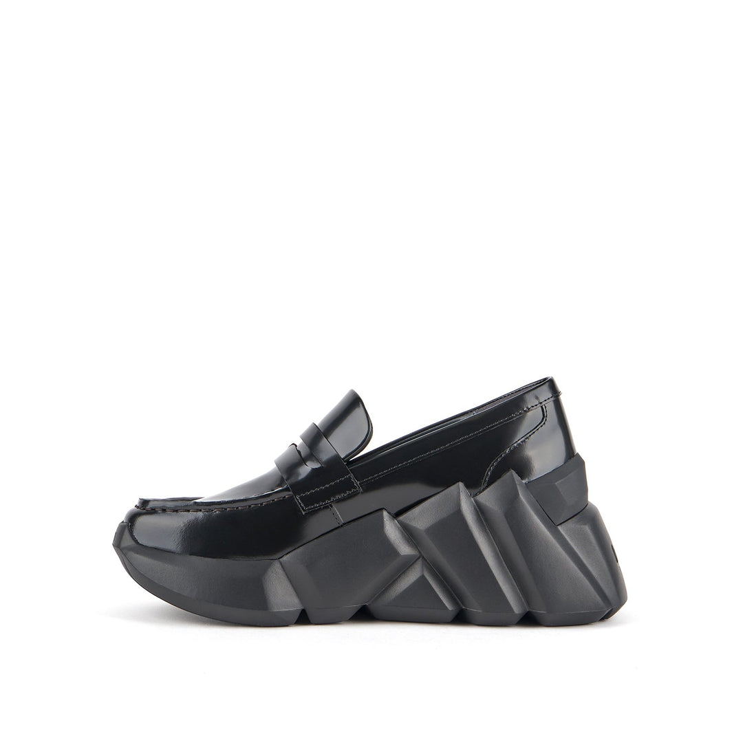 space kick loafer black 3 inside view