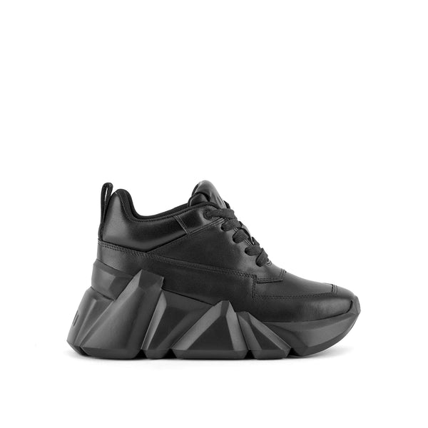 Space Kick Max – United Nude