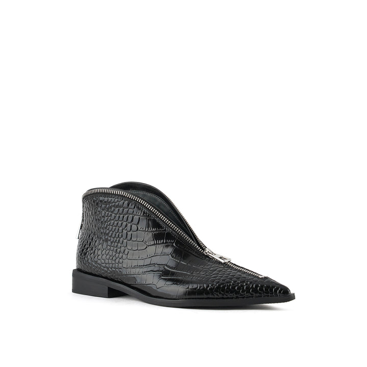 stacy lo black ii 2 angle out view