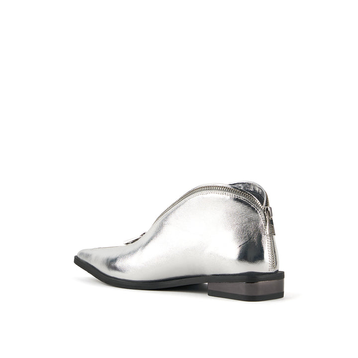 stacy lo silver 4 angle in view
