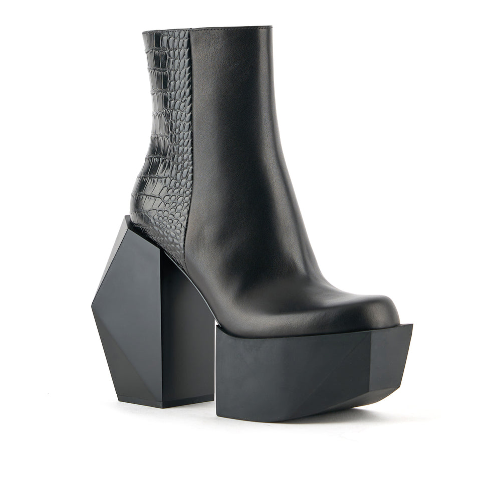 stage boot black iii 2 angle out view