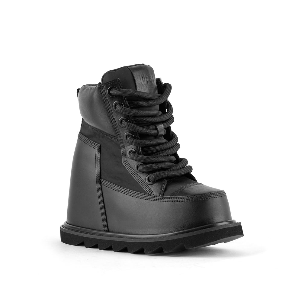 zembla hiker mid black 2 angle out view