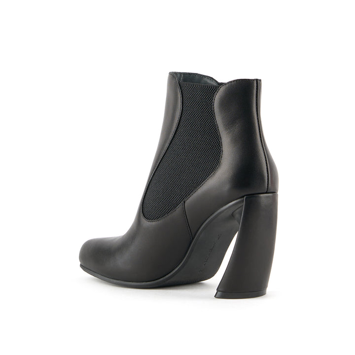 zuma flow hi black 4 angle in view