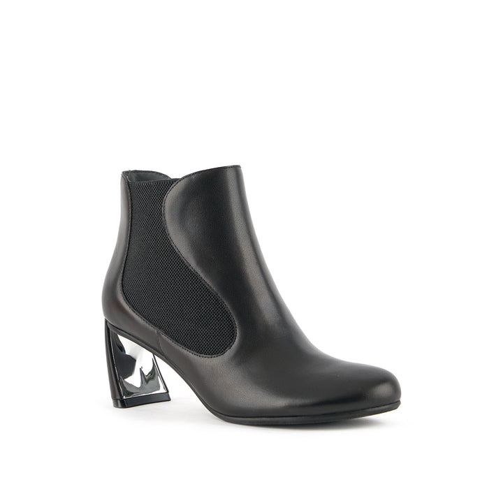 zuma flow mid black 2 angle out view