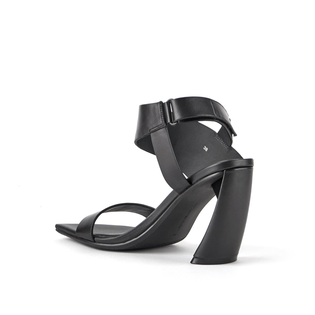 zuma sandal hi black 4 angle in view