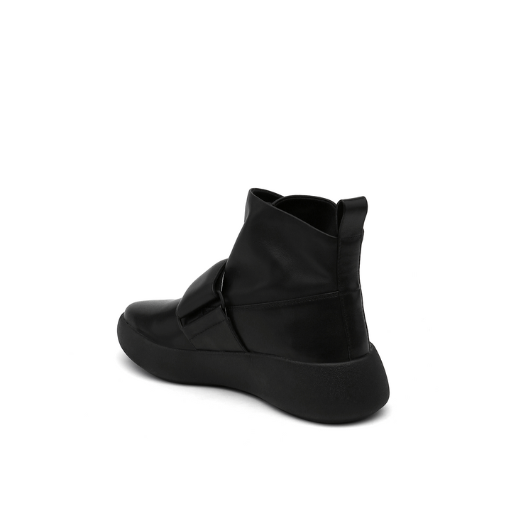 flux sneaker black angle in view
