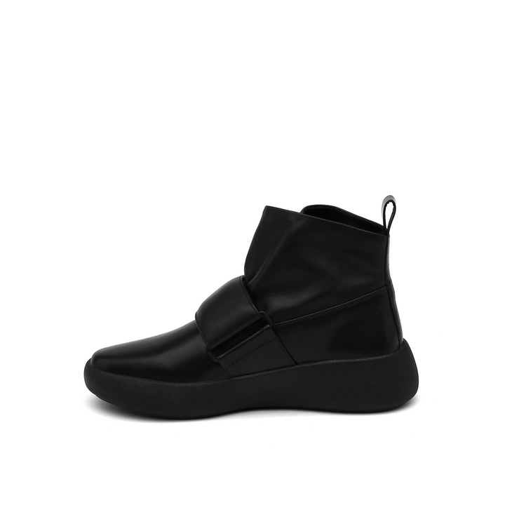 flux sneaker black in view