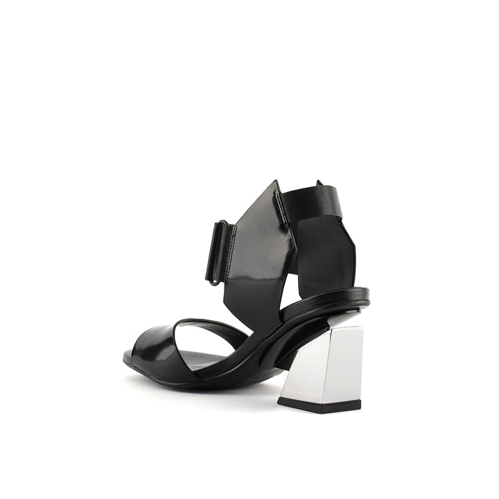 arix sandal mid black angle in view