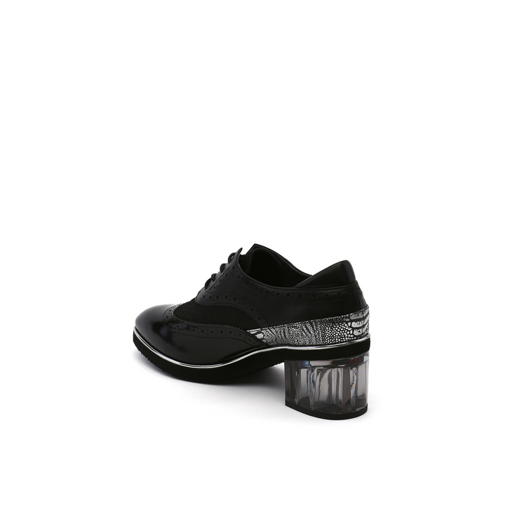 brogue black II angle in view