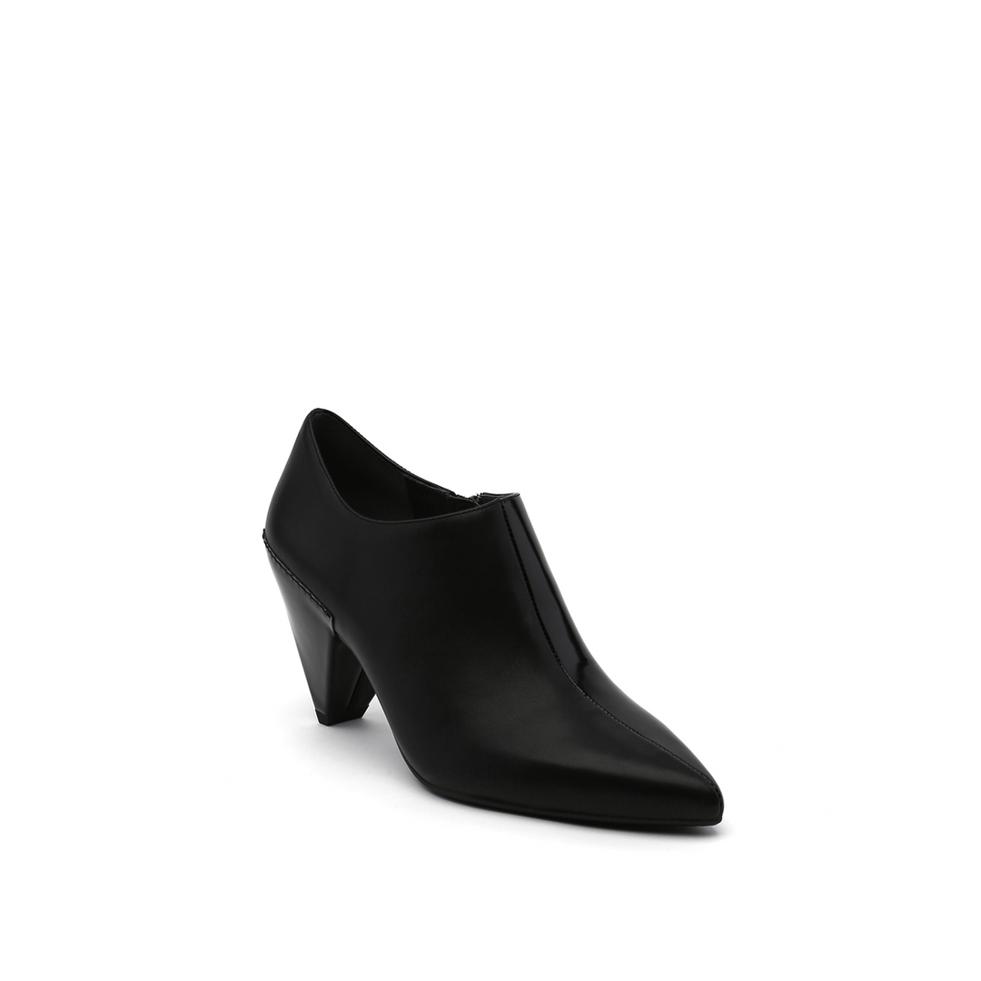 delta pure pump black angle out view