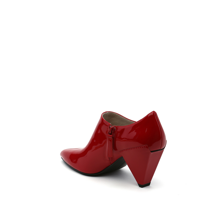 delta pure pump deep red angle in view