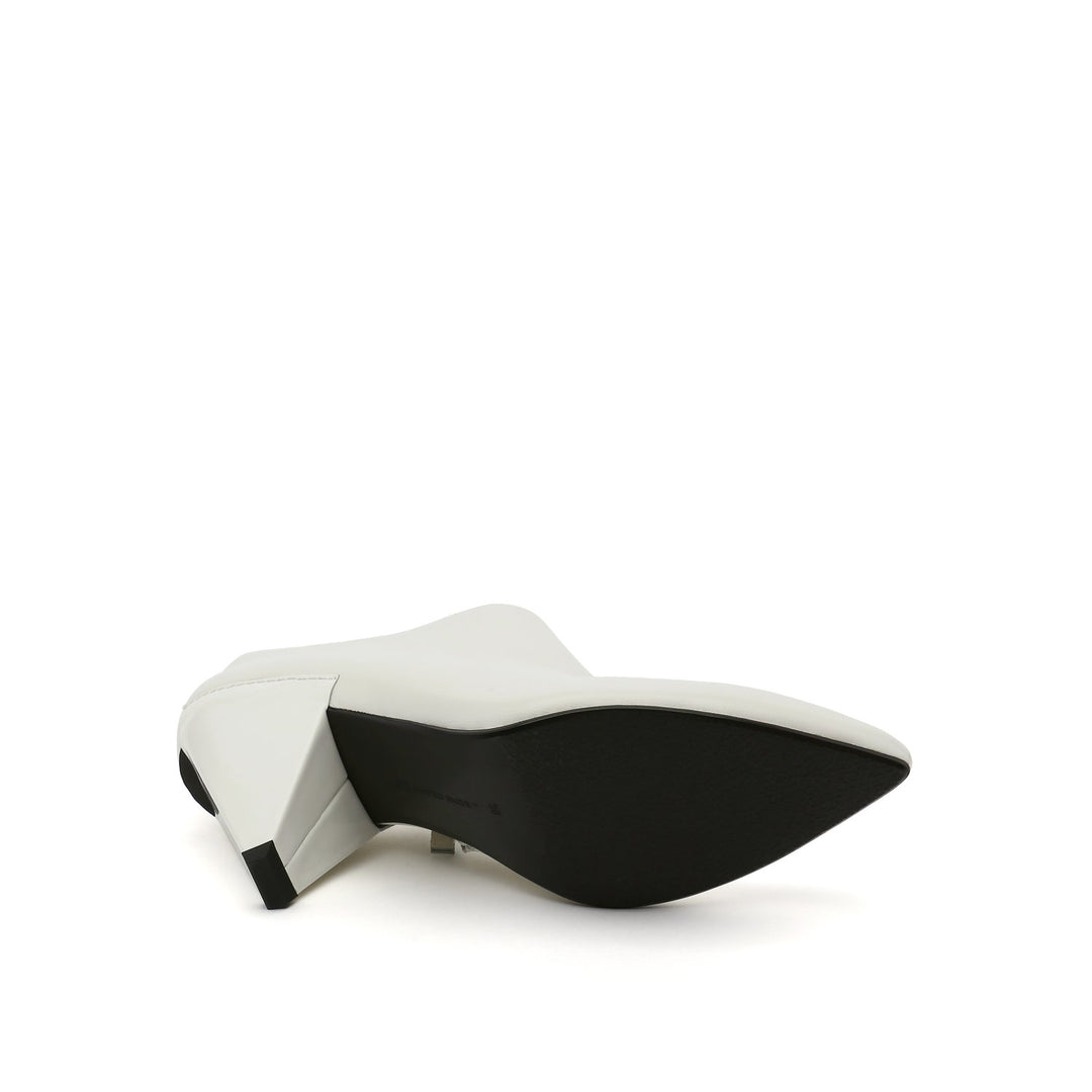 delta pure pump white bottom view