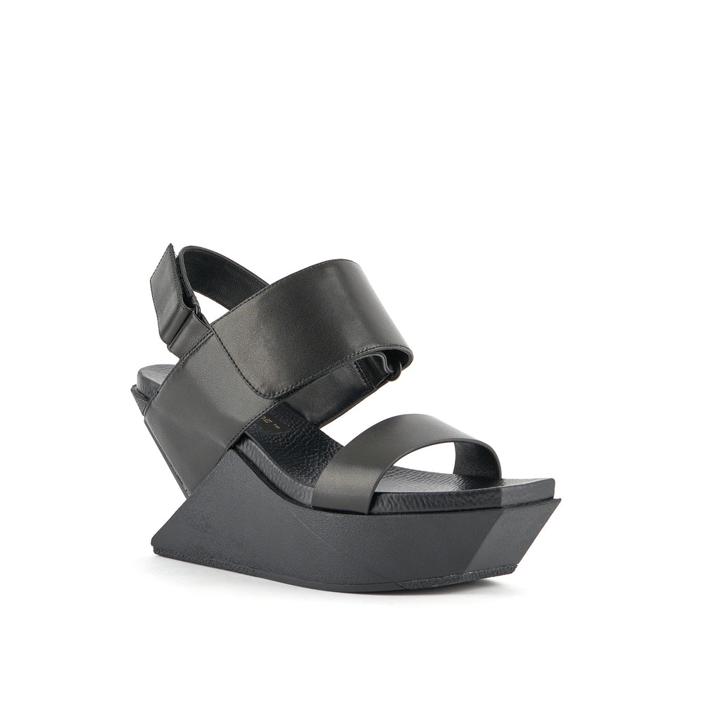 delta wedge sandal black ss23 angle out view