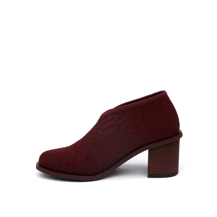 fold base burgundy in view