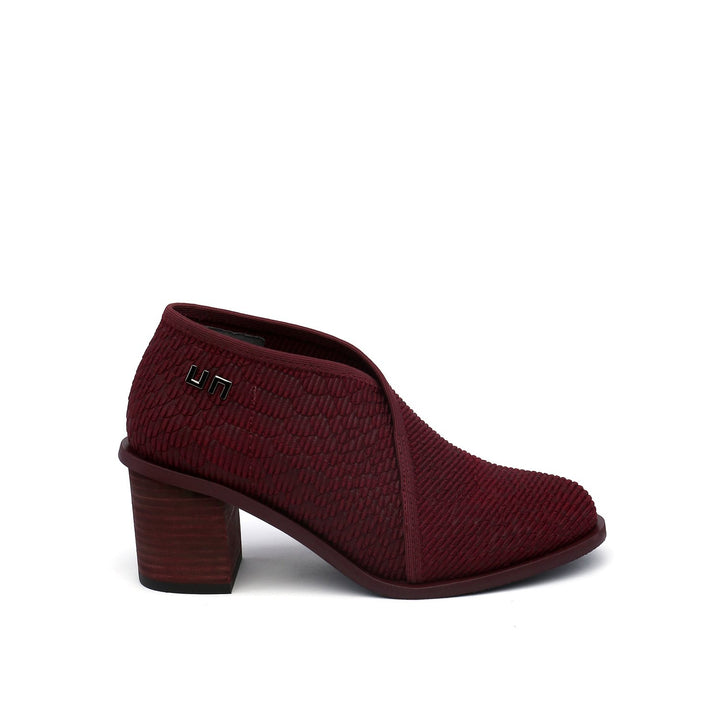 fold base burgundy out view