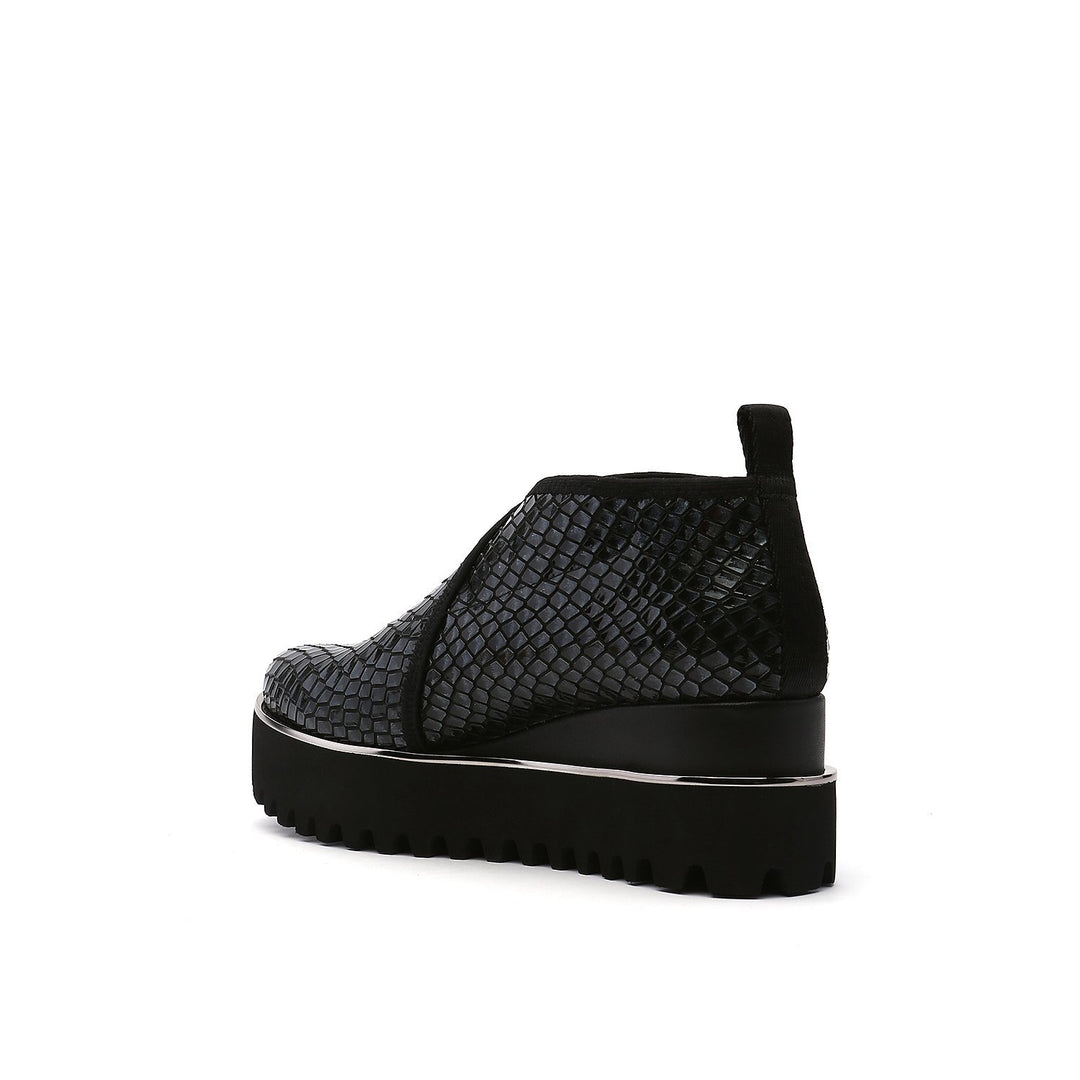 fold casual ii gun metal angle in view