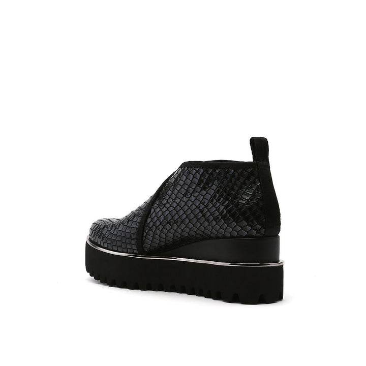 fold casual ii gun metal angle in view