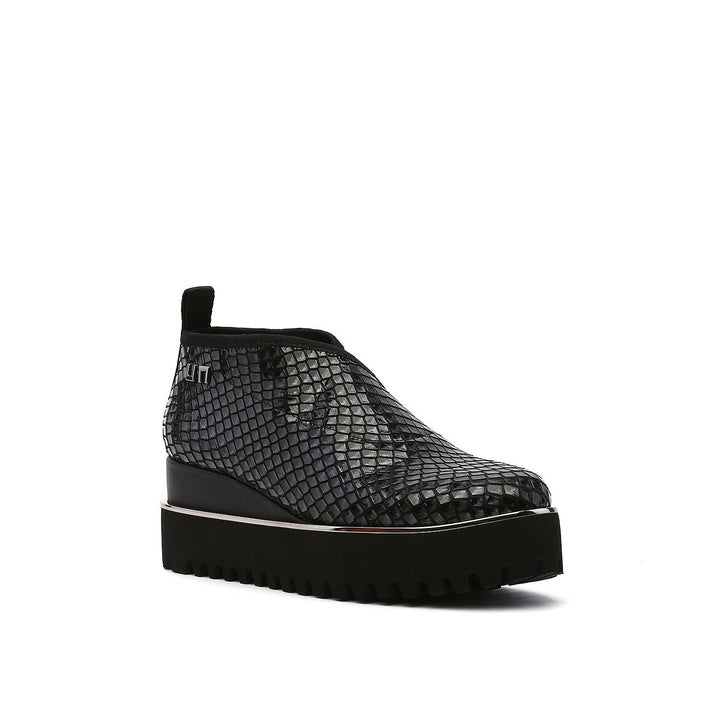 fold casual ii gun metal angle out view