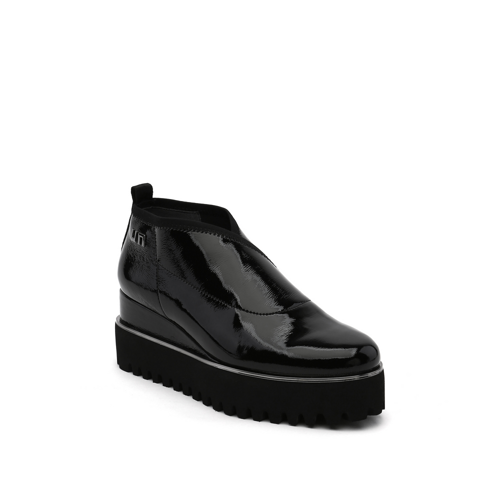 fold casual ii black patent angle out view