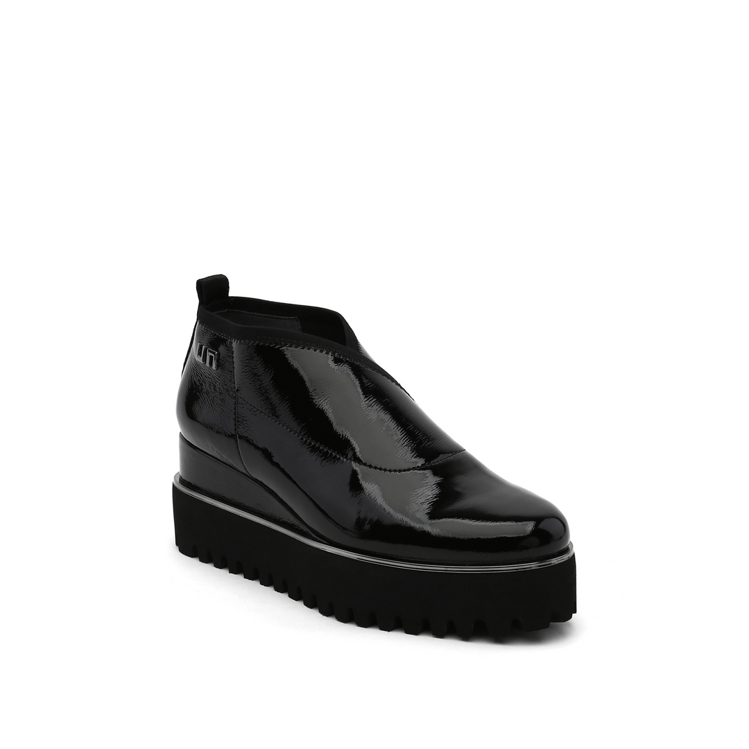fold casual ii black patent angle out view
