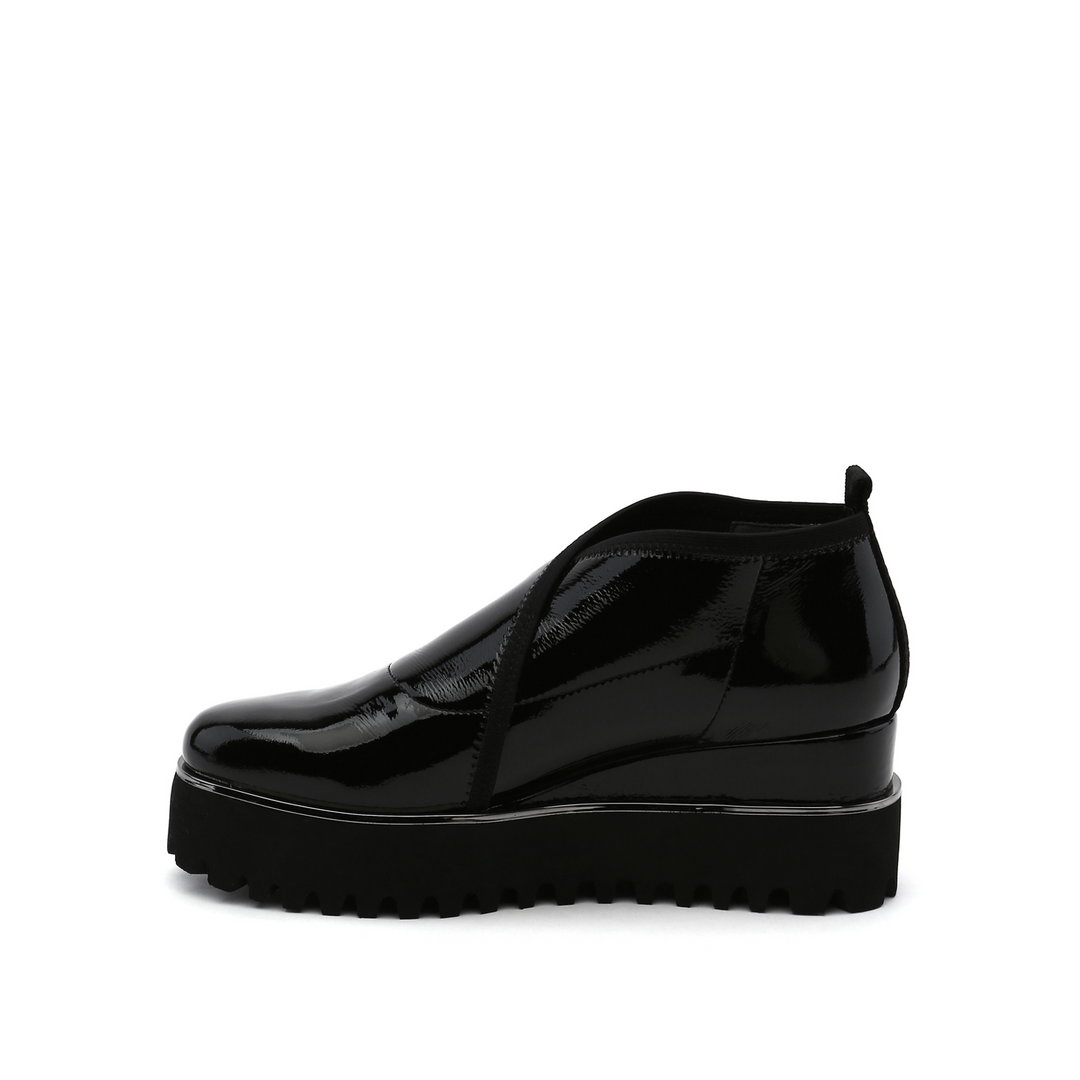fold casual ii black patent in view