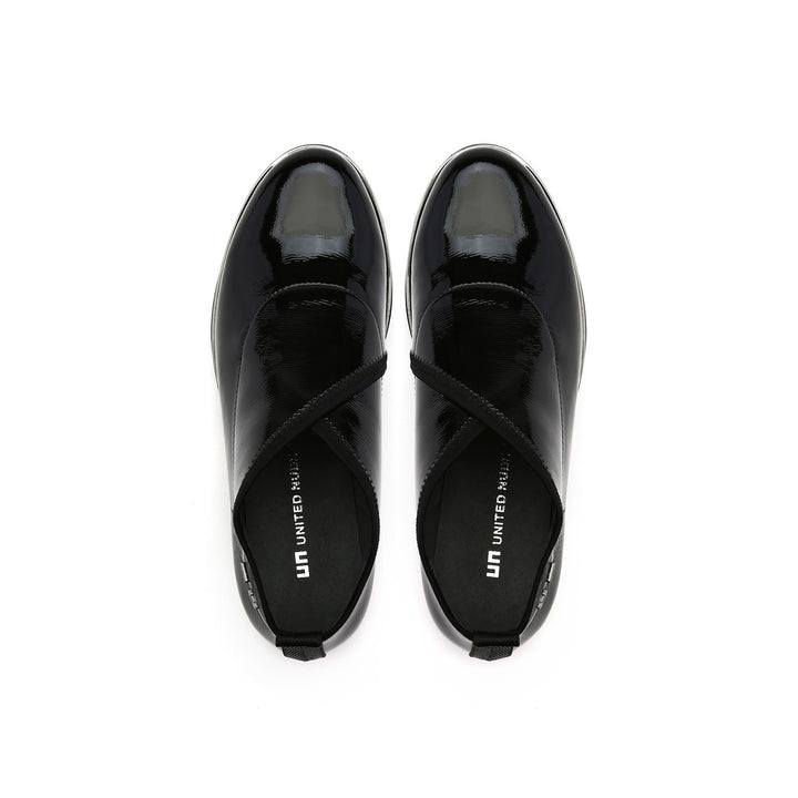 fold casual ii black patent top view