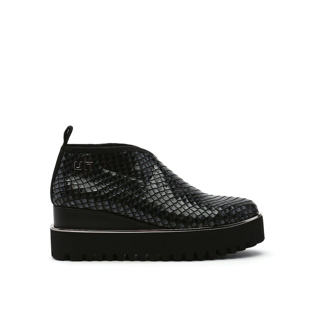 fold casual ii gun metal out view