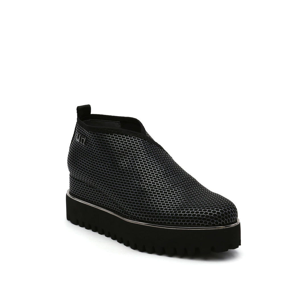 fold casual ii gunmetal angle out