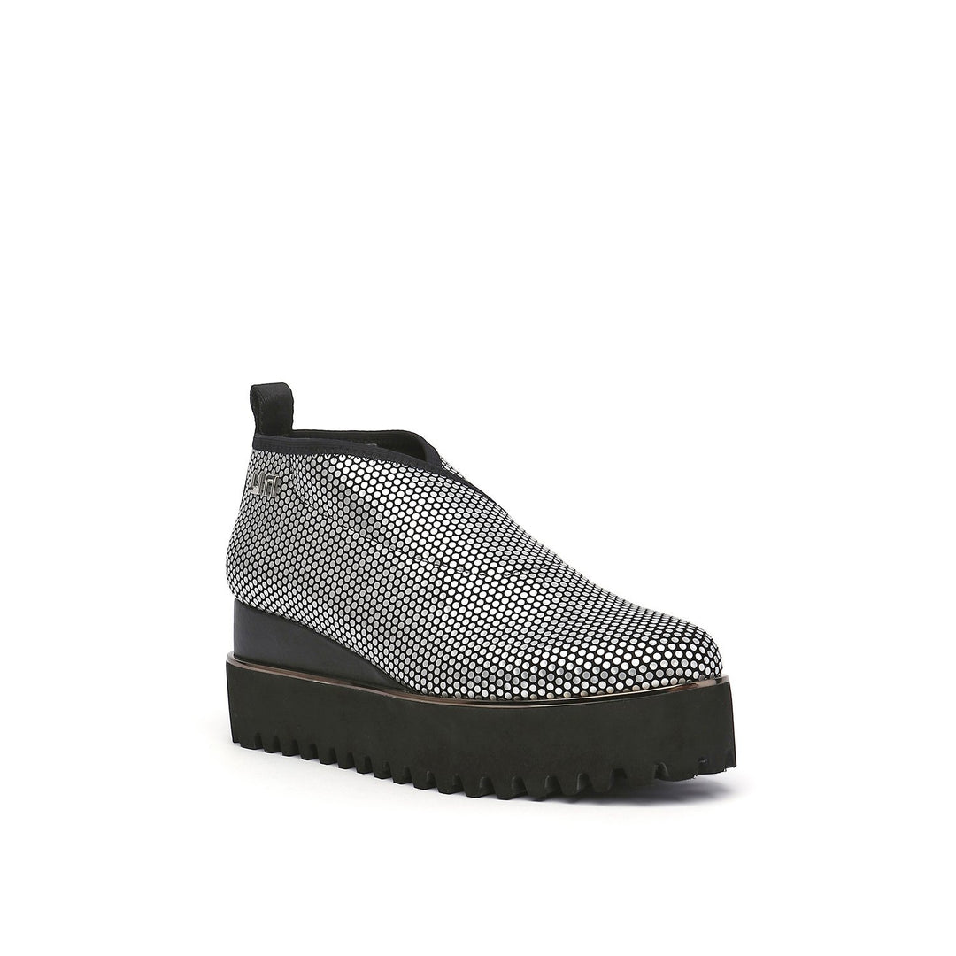 fold casual ii silver angle out view