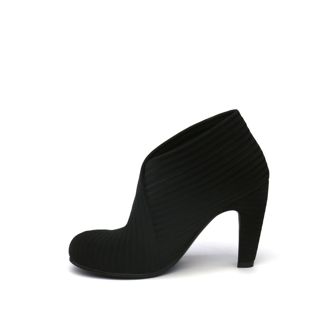 fold hi black in view