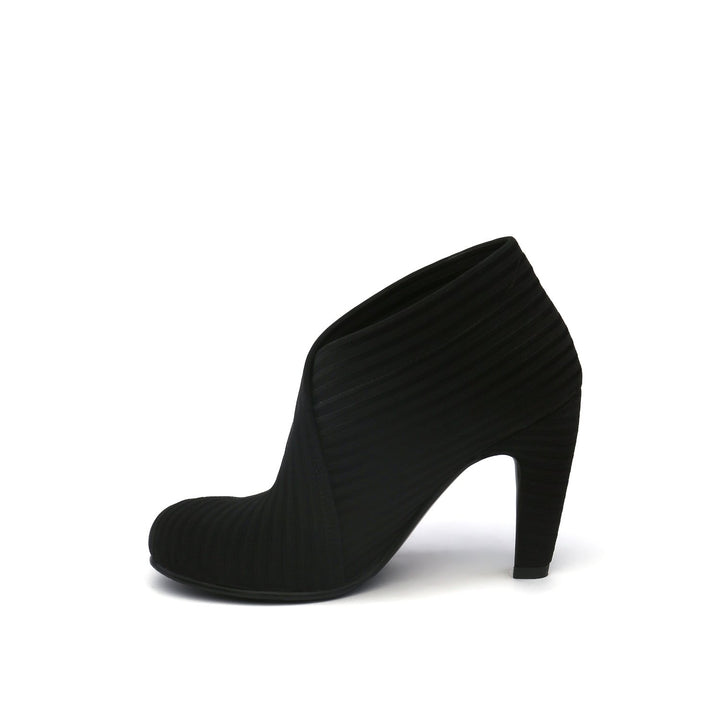 fold hi black in view