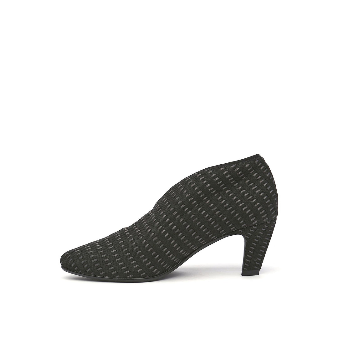 fold lite mid charcoal interknit in view