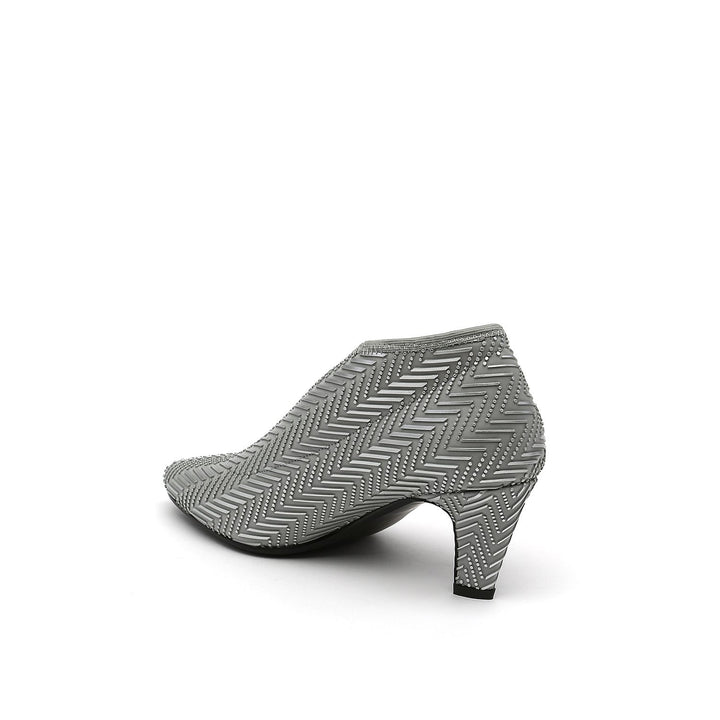 fold lite mid cloud silver angle in view