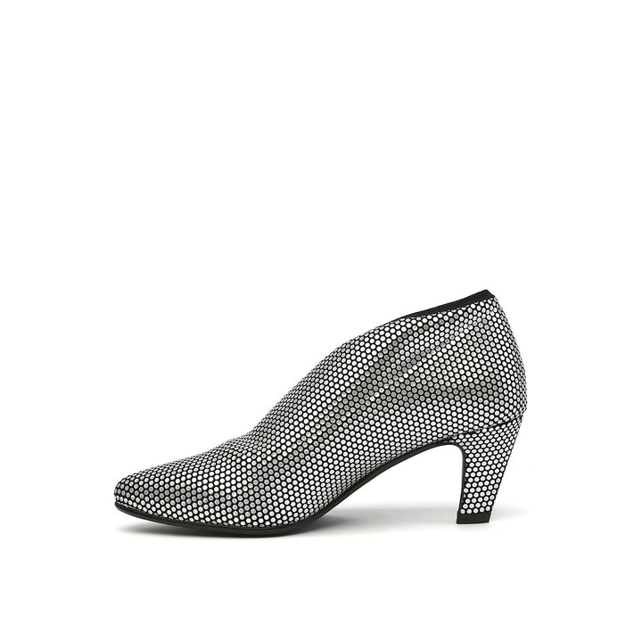 fold lite mid silver in view