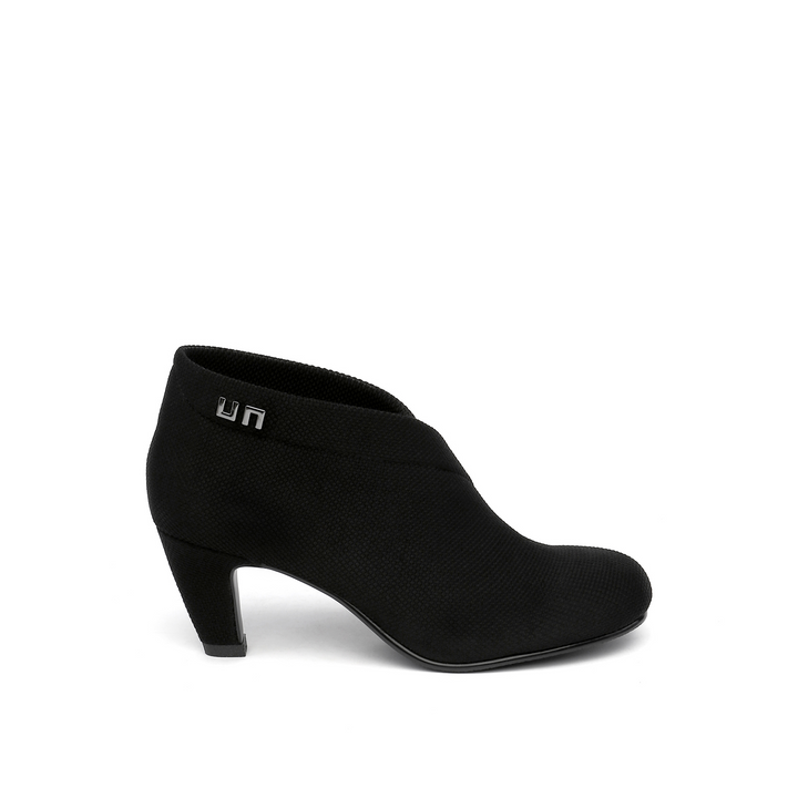 fold mid black knit out view