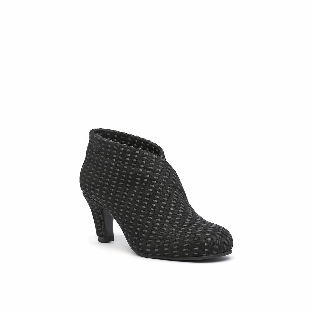 fold mid charcoal interknit angle out view