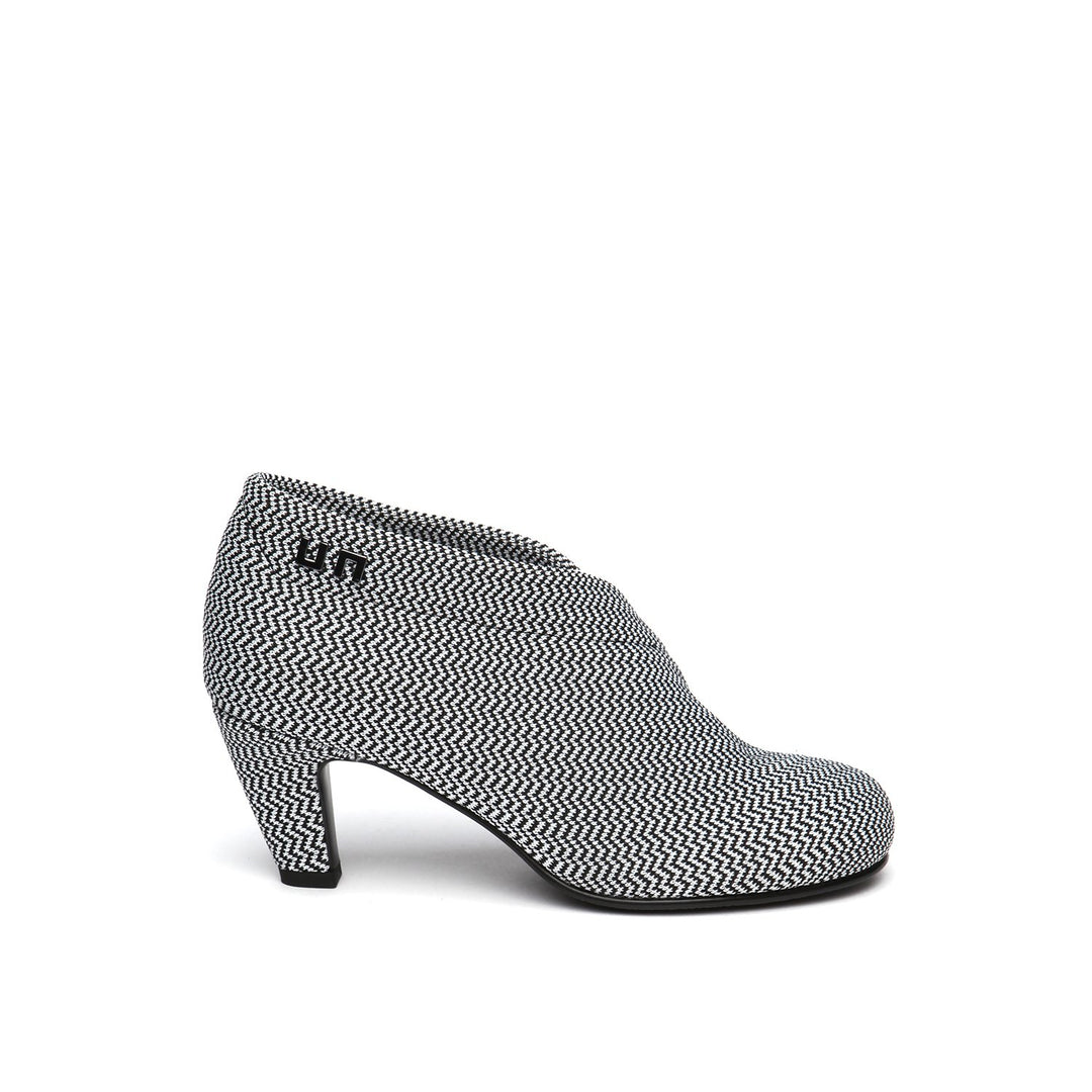 fold mid mono out view