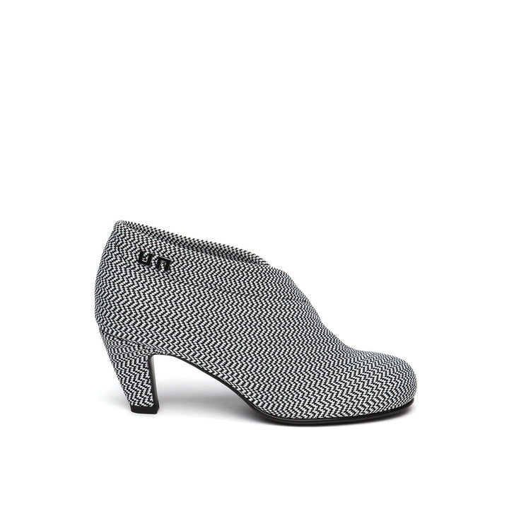 fold mid mono out view