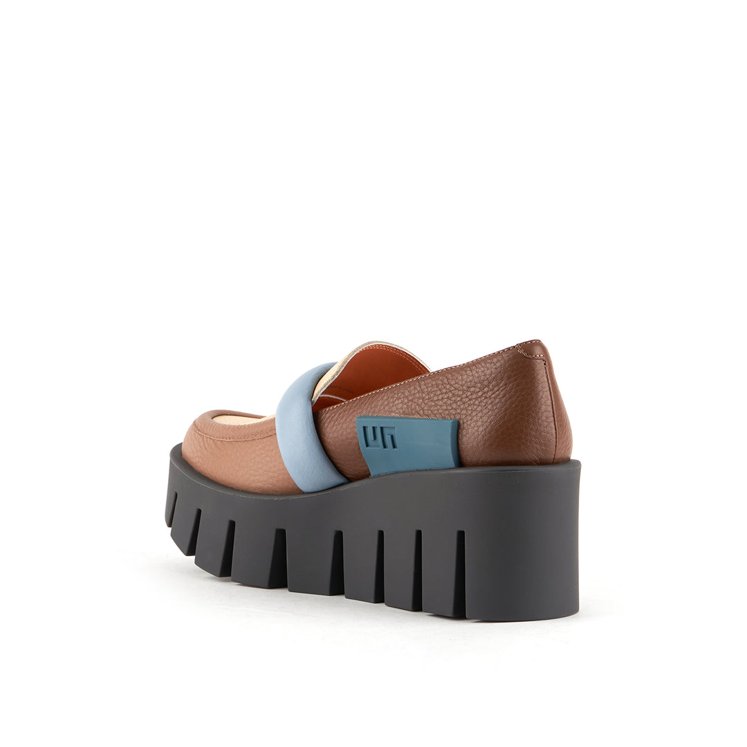 grip loafer lo montreal angle in view