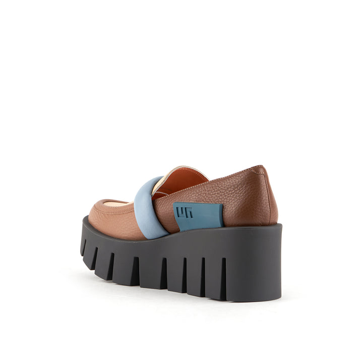 grip loafer lo montreal angle in view