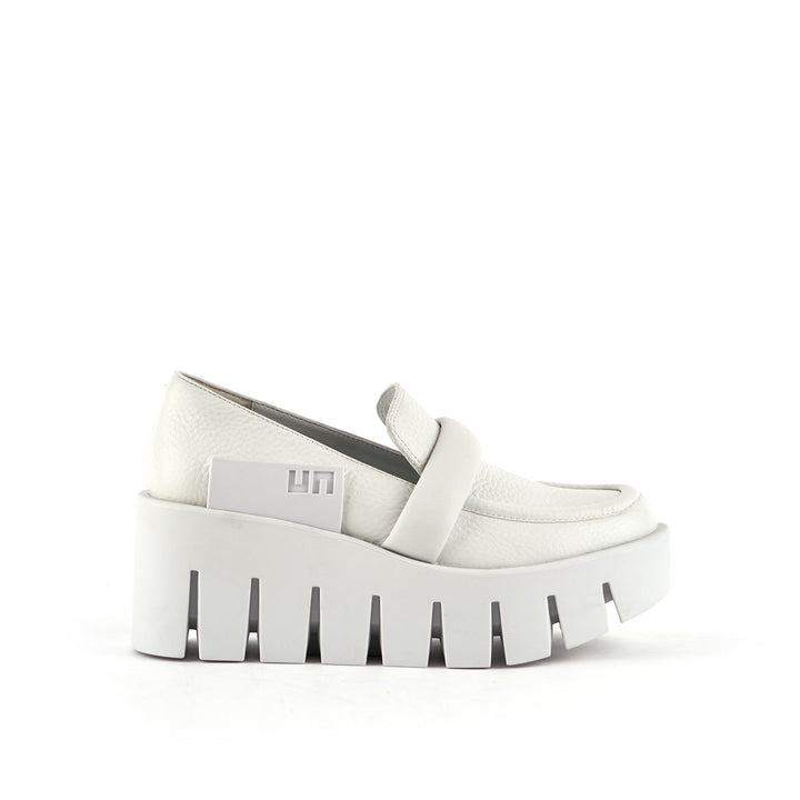 grip loafer lo quiet grey outside view