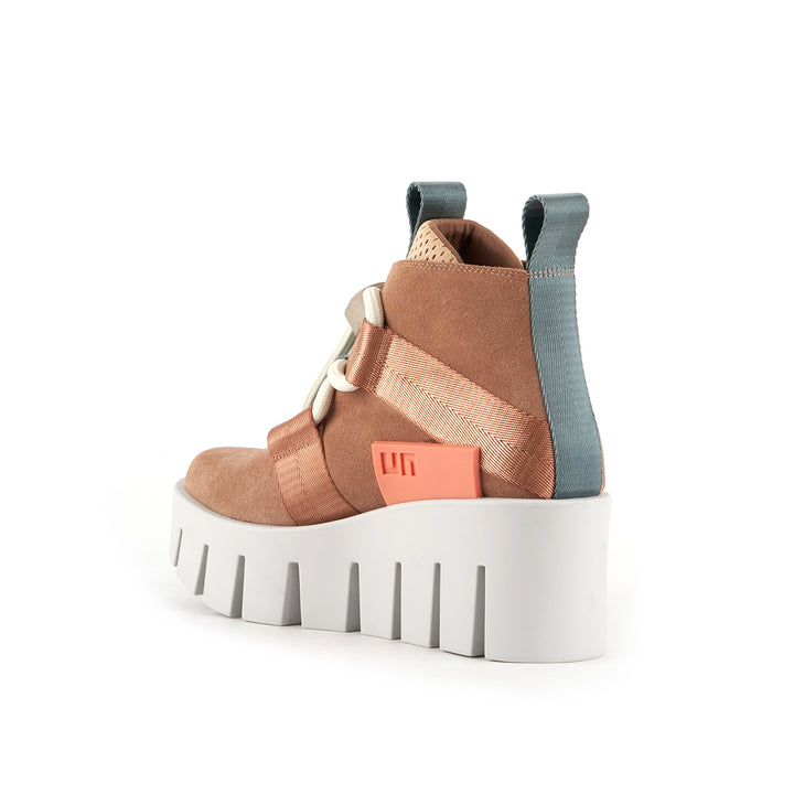 grip nomad lo montreal angle in view