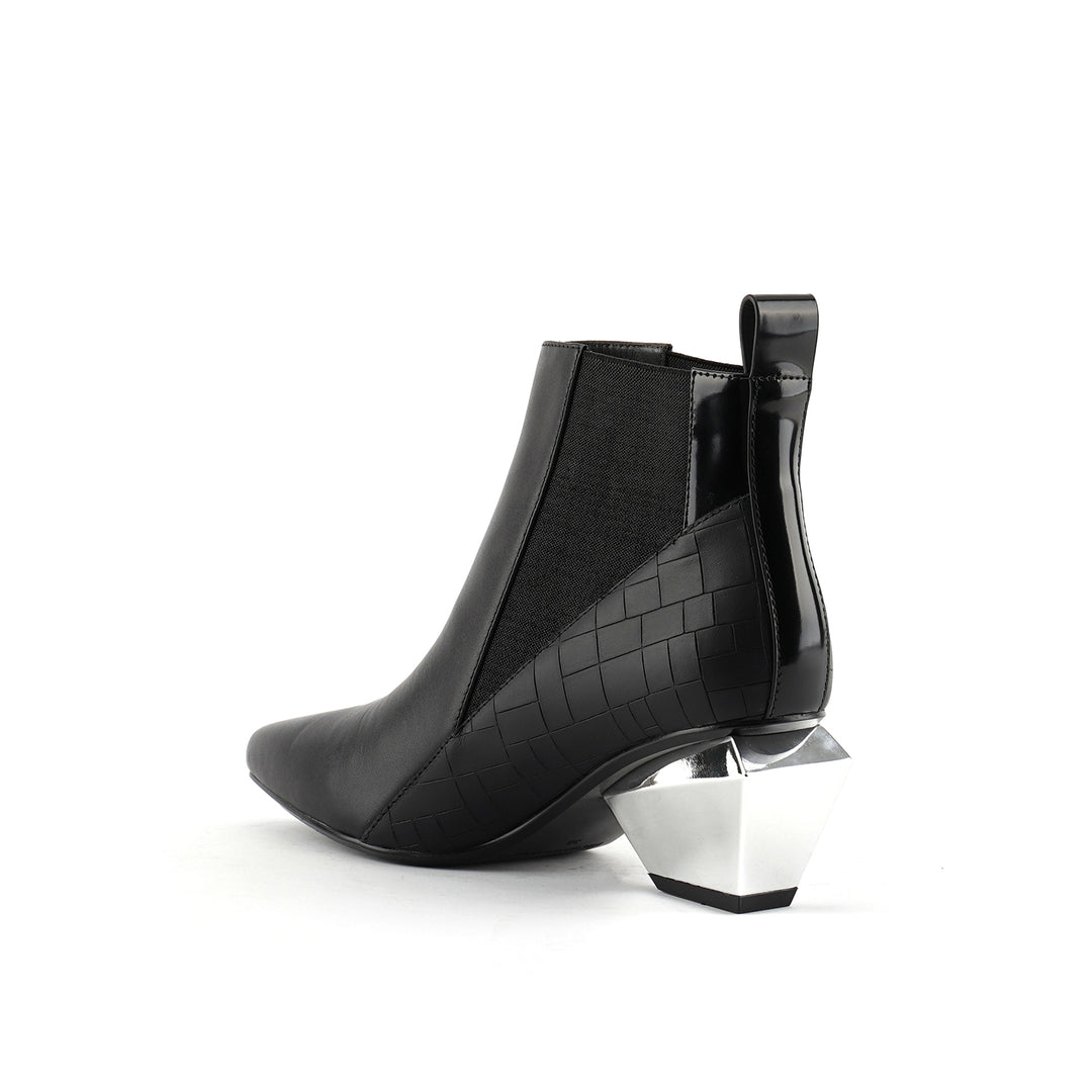 jacky h black angle in view