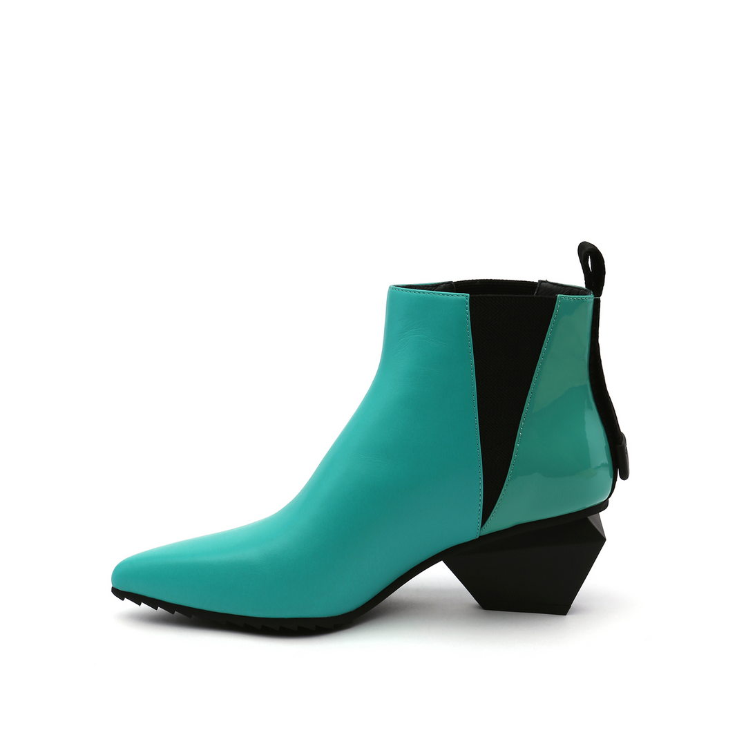 jacky tek bootie mid ocean in view